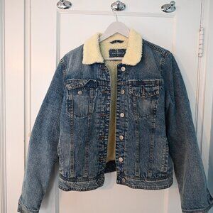 Cute and Chic Sherpa Denim Jean Jacket – Size Large